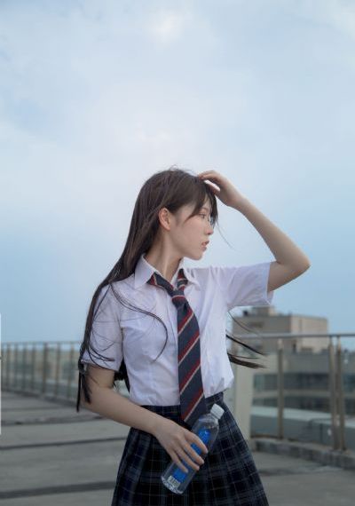 美女洗澡把胸和屁股扒开给别人看_720高清视频观看